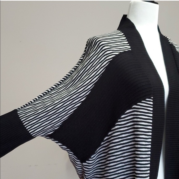 - Guess cardigan - Picture 3 of 3